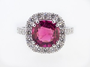 Anello in oro bianco con Tormalina Rubellite e diamanti